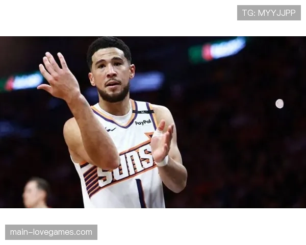 官方：太阳队德文·布克因左腿筋轻度拉伤将缺席未来三场比赛